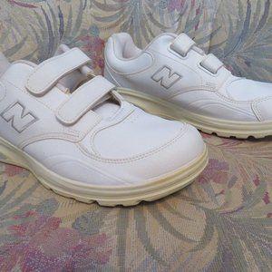 Men's New Balance White Leather Walking Shoes 812